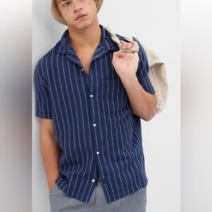 GAP Navy and White Striped Button Up Short Sleeve cotton Shirt. Size L